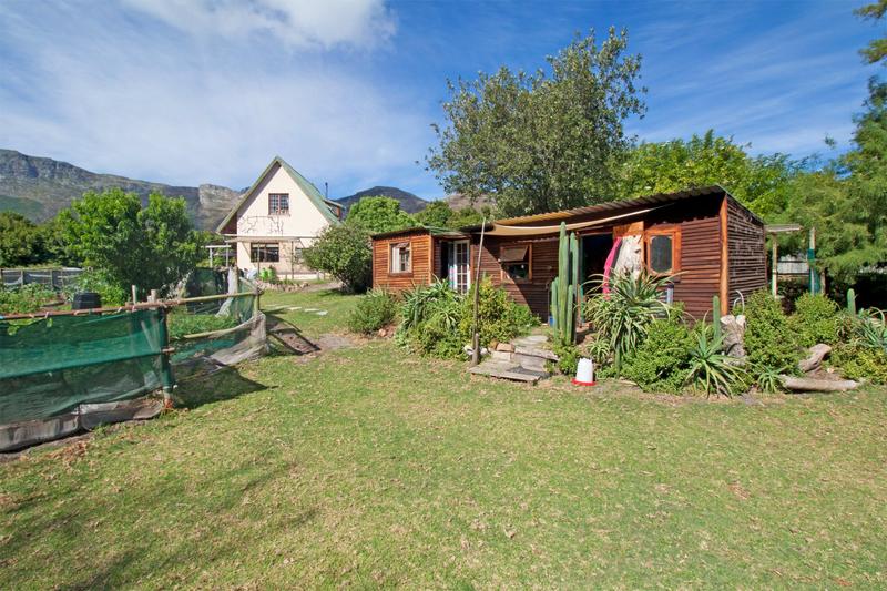 4 Bedroom Property for Sale in Meadowsteads Western Cape